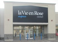 Store front for La Vie en Rose Outlet